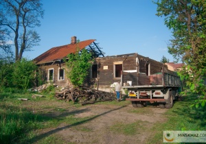 Rozbiórka drewnianego budynku przy skrzyżowaniu ul. Siennickiej i Szpitalnej