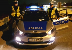 Trzylatek zadławił się ością. Do szpitala w Warszawie eskortowali go policjanci