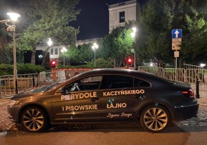 Samochód Stonogi na ulicach Mińska