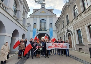 Zespół Szkół Zawodowych nr 2 na uroczystym pochówku 20 powstańców styczniowych w Wilnie