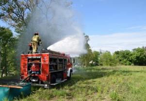 Strażacy ćwiczyli gaszenie pożaru w lesie