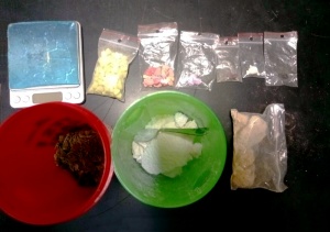 Aresztowano dwie osoby podejrzane o posiadanie znacznej ilości narkotyk&oacute;w