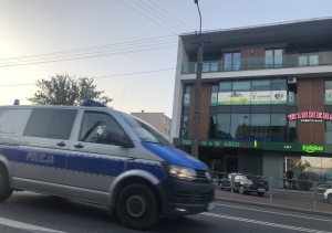Dotkliwie pobili, a później okryli kołdrą
