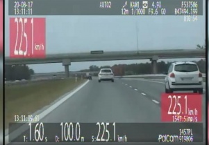 Jechał ponad 225 km/h. Odmówił przyjęcia mandatu tłumacząc, że „jeśli nie jest możliwe pouczenie, to spróbuje w sądzie”