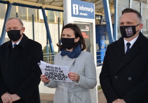 Posłowie i samorządowcy KO o zagrożeniach weta rządu