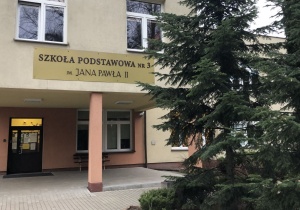1000 książek dla papieskiej trójki