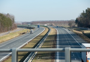 Policjanci uratowali mężczyznę, który chciał skoczyć z wiaduktu na autostradę