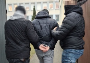 Podejrzany o zniszczenie kurtek klejem zatrzymany przez policjant&oacute;w