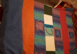 Rekordowy szalik handmade WOŚP zmienia się w koce dla uchodźc&oacute;w z Ukrainy