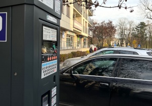 Nowy cennik opłat za postój samochodów w strefie płatnego parkowania