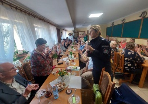 Bezpieczny senior - spotkanie z mińskimi policjantami