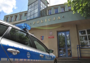 Dzielnicowi znaleźli poszukiwanego w szafie