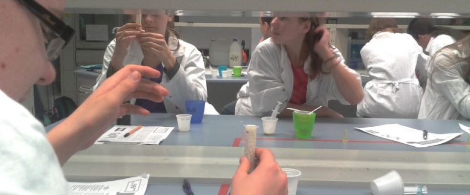 Uczniowie GM-3 na tropach DNA