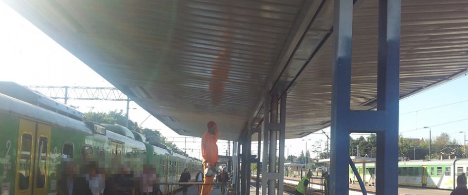 Odświeżanie wiat na peronach PKP