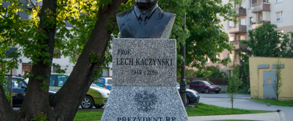 Popiersie L. Kaczyńskiego stanęło na skwerze R. Kaczorowskiego