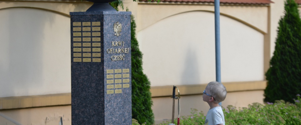 Obelisk „Krwi ofiarnej cześć”