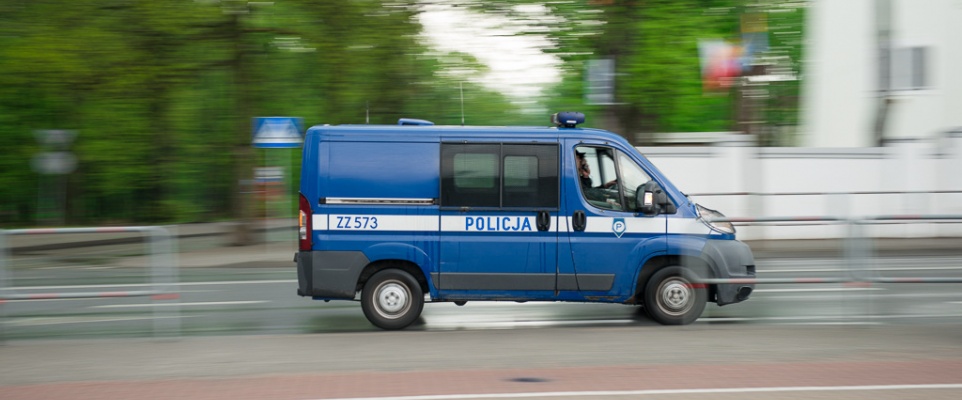 W pustostanie przy ul. Dąbr&oacute;wki znaleziono zwłoki kobiety