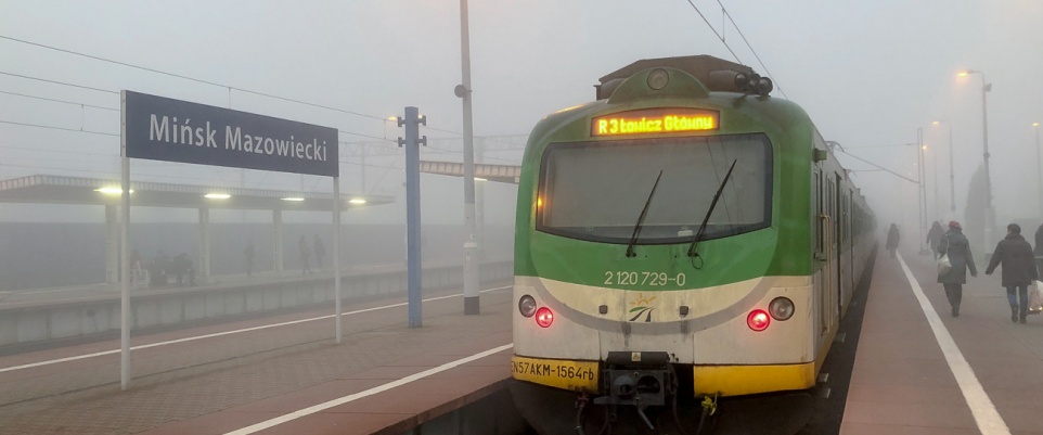 Groził nożem kierownikowi pociągu, bo zdenerwował się z powodu op&oacute;źnienia