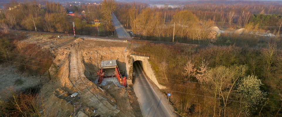 Widziane z góry: budowa przejścia pod wiaduktem na ul. Sosnkowskiego (31.03.2019)