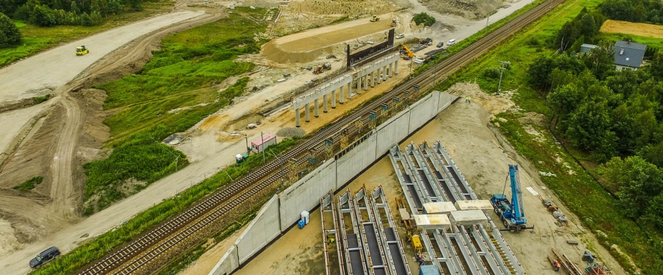 Utrudnienia w ruchu pociąg&oacute;w z powodu budowy autostrady A2