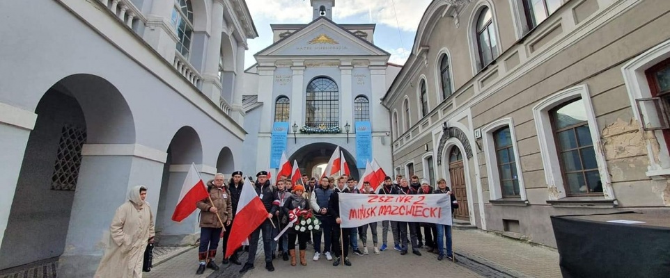 Zespół Szkół Zawodowych nr 2 na uroczystym pochówku 20 powstańców styczniowych w Wilnie