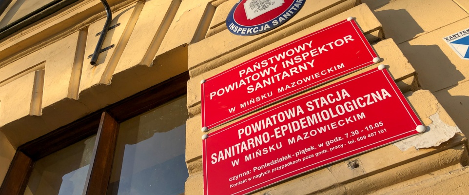 Dwa zgony powiązane z COVID-19