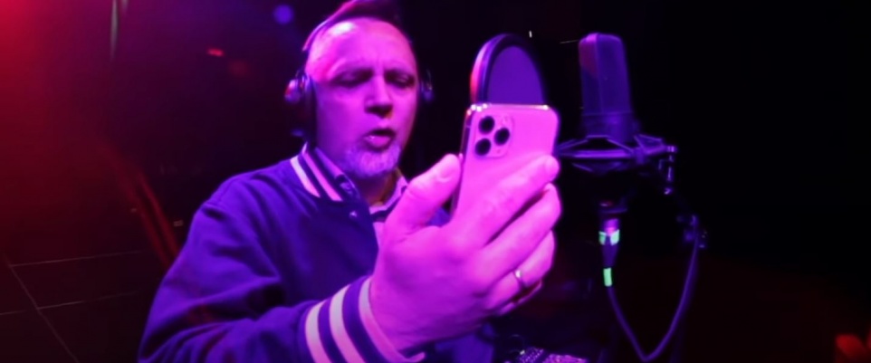 Burmistrz rapuje w #hot16challenge2