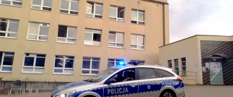 Policjanci eskortowali dwie rodzące kobiety do szpitala w ciągu jednej doby