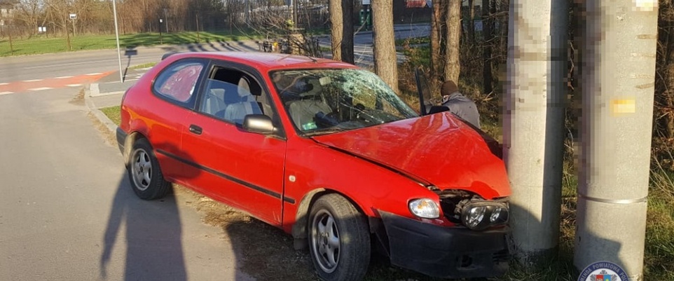 Podróż zakończyli na słupie