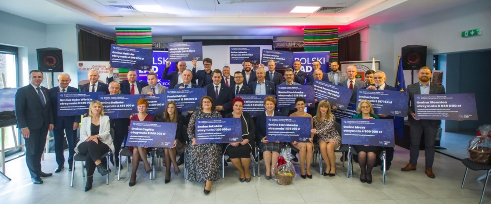 Radni Prawa i Sprawiedliwości wnioskują o 15 milion&oacute;w na chodniki przy drogach powiatowych