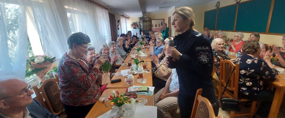 Bezpieczny senior - spotkanie z mińskimi policjantami