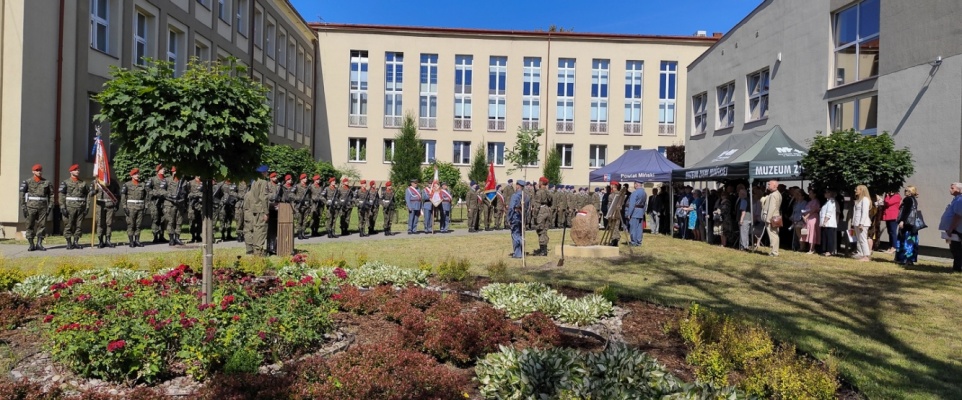 Dąb Pamięci dla por. Alencynowicza