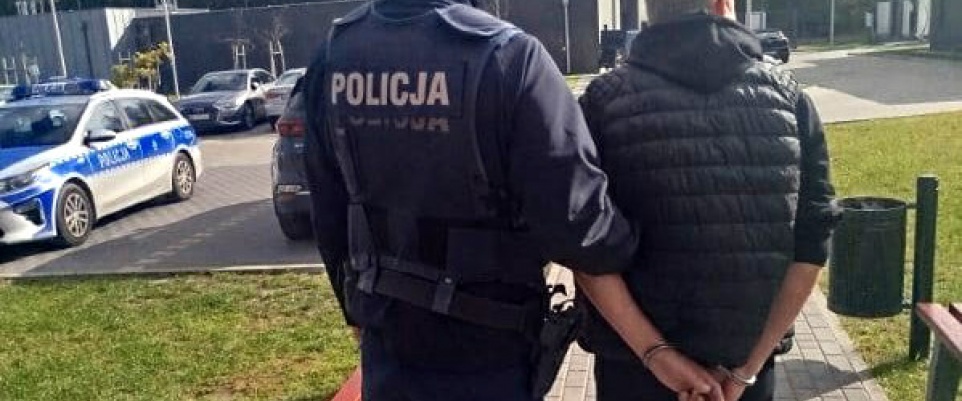 Przekroczył prędkość, a był poszukiwany i miał narkotyki