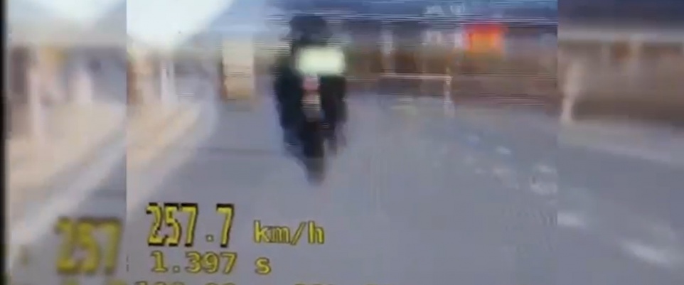 Pędził motocyklem 251 km/h i nie miał uprawnień