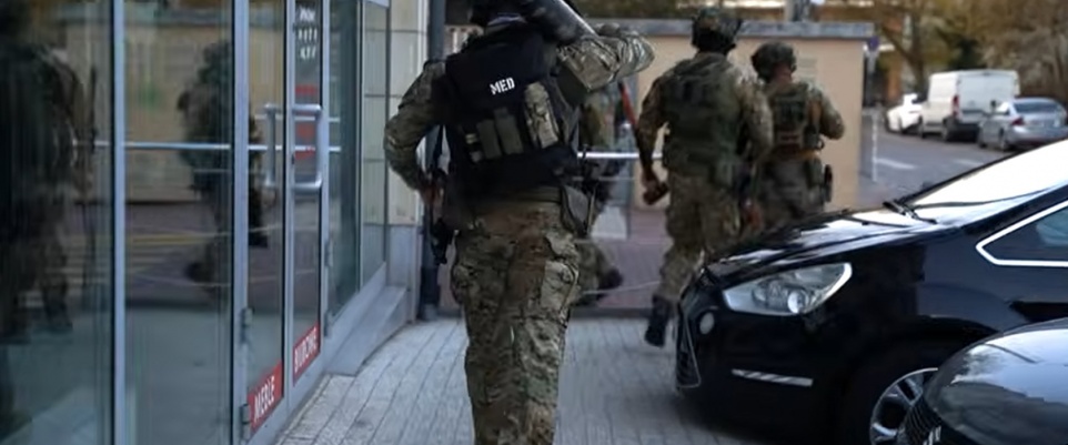 Policyjne uderzenie w zorganizowaną grupę przestępczą zajmującą się handlem ludźmi