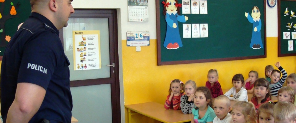  Lekcje o bezpieczeństwie z udziałem dzielnicowego gminy Siennica
